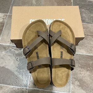 NWT Women’s Brown Sandals